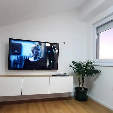 - 2 Bedroom With Sea View Apartment *