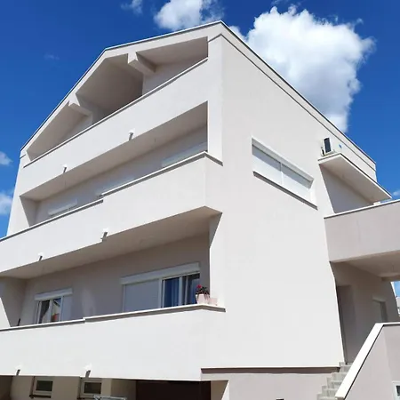 - 2 Bedroom With Sea View Apartment Zadar