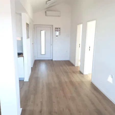 Lägenhet - 2 Bedroom With Sea View Zadar