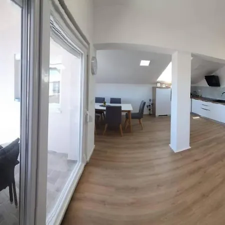 - 2 Bedroom With Sea View Lägenhet