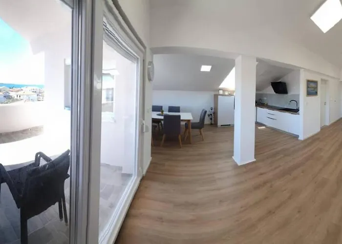 - 2 Bedroom With Sea View Διαμέρισμα